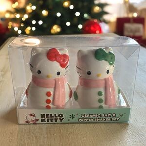 Hello Kitty Snowman Salt and Pepper Shakers CHRISTMAS NEW Rare Limited edition